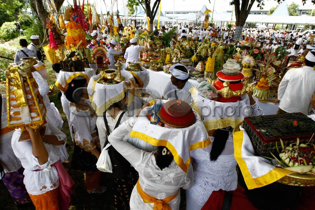 Upacara Melasti sambut...