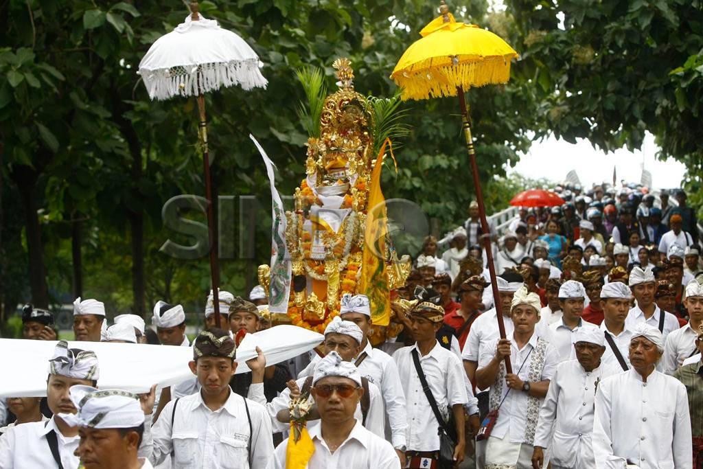 Upacara Melasti sambut...