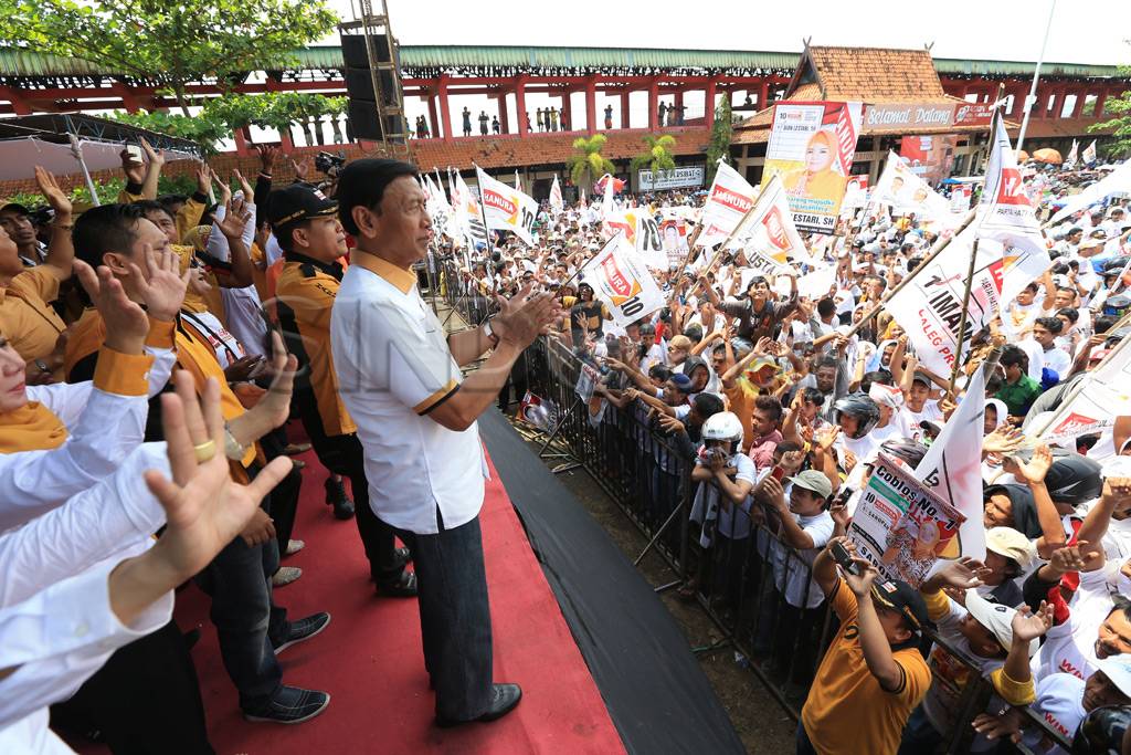 Ribuan simpatisan hadiri...