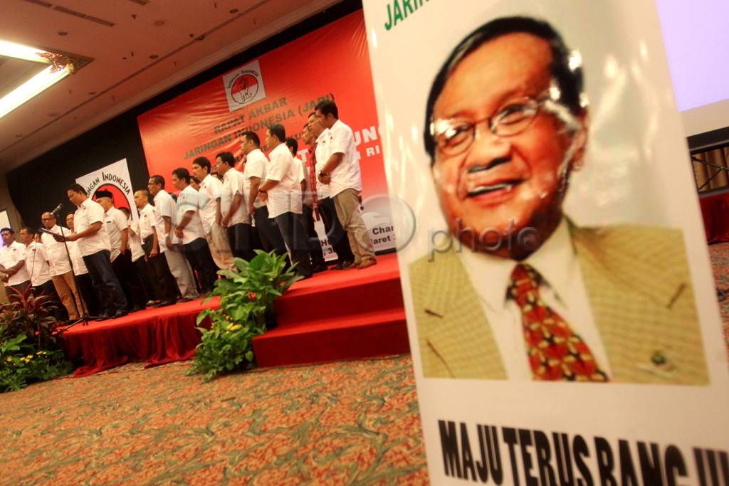 Aktivis pemuda dukung...