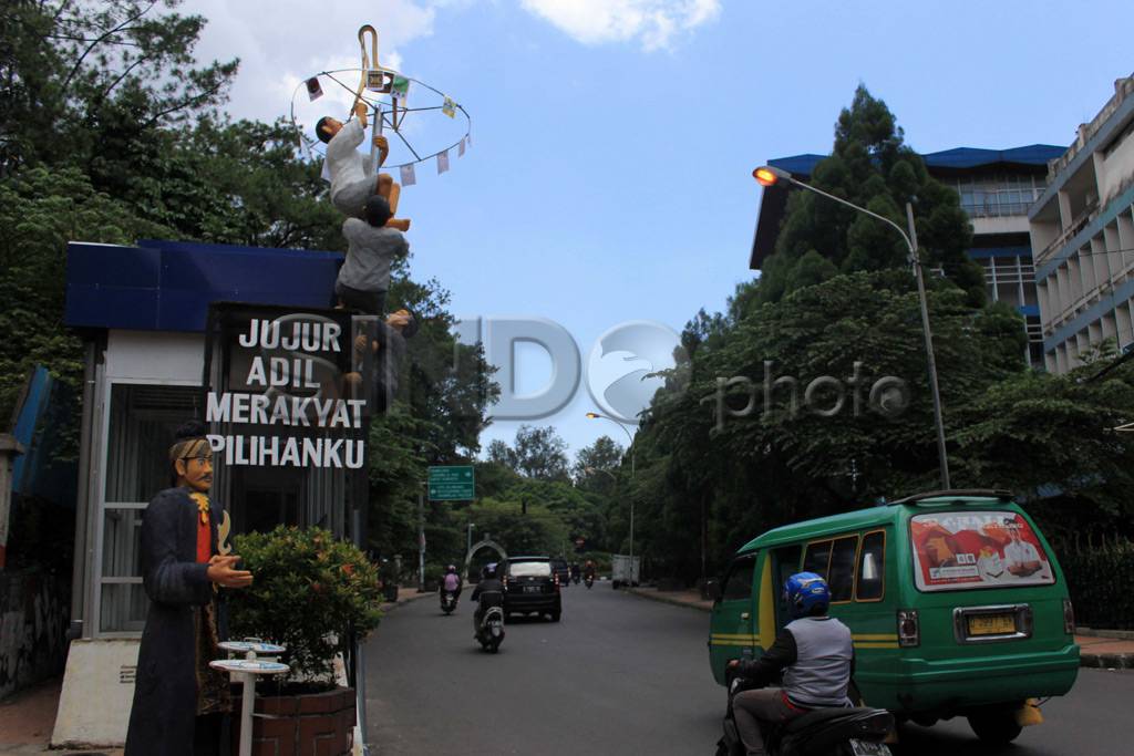 Patung panjat pinang...