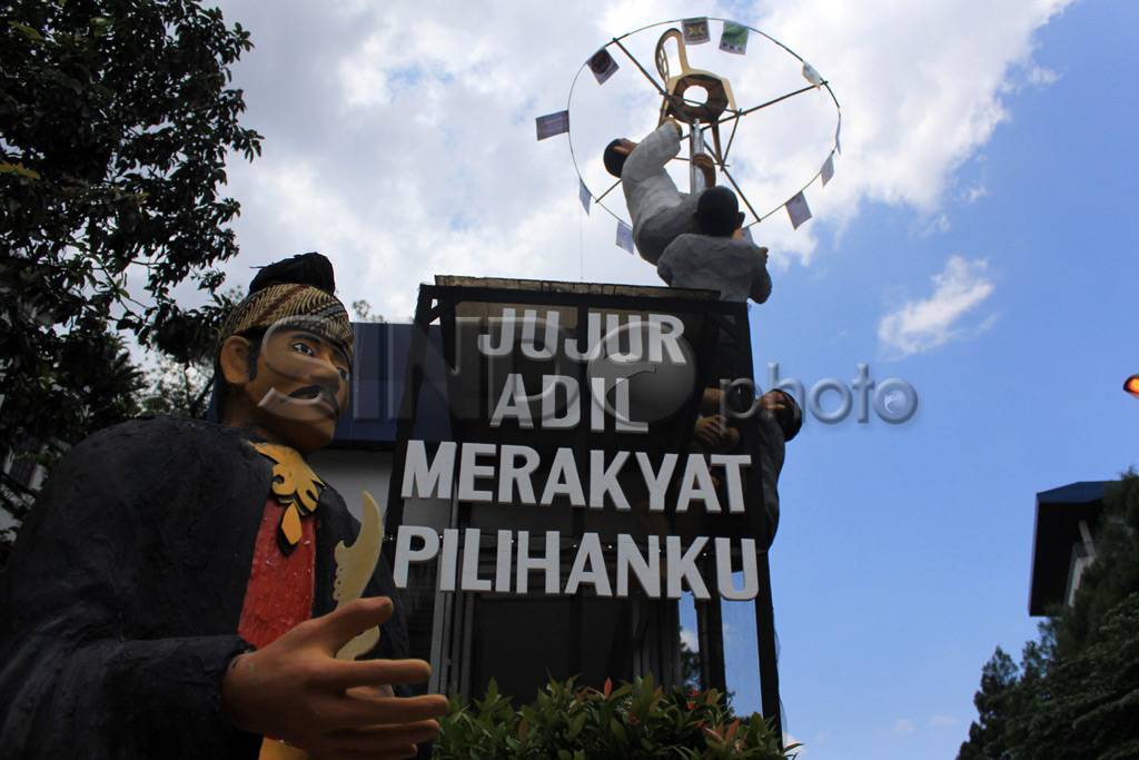 Patung panjat pinang...