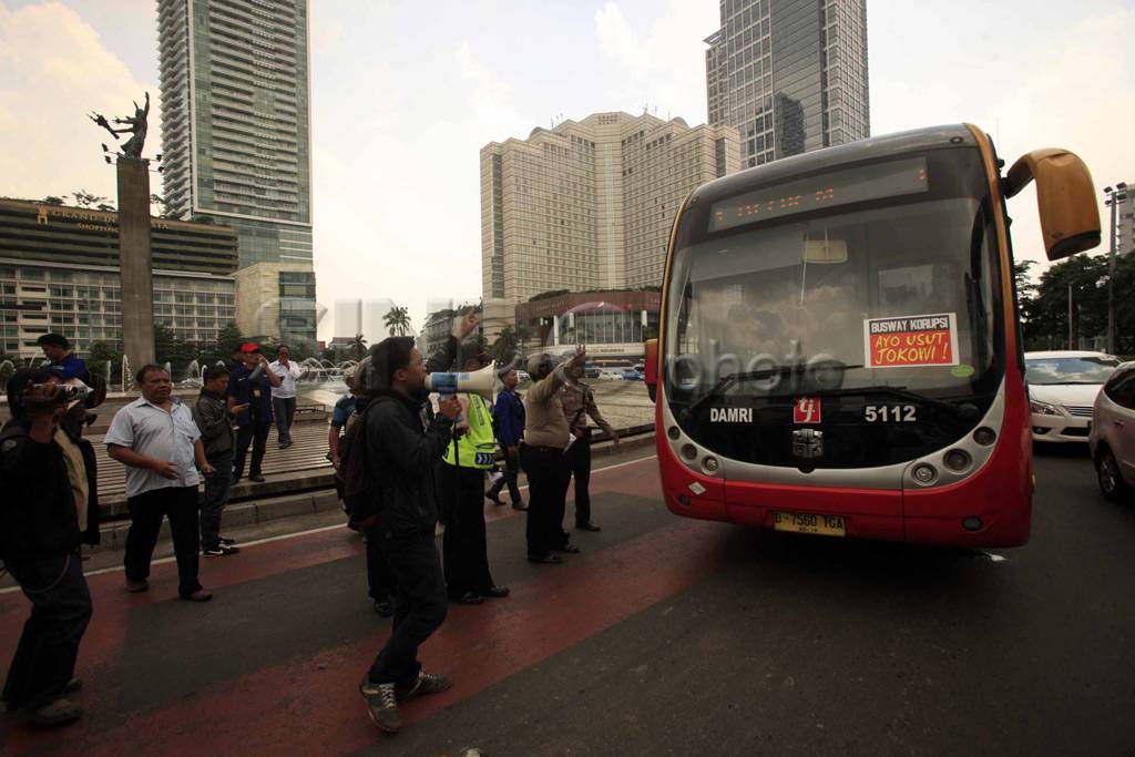 Demo usut dugaan korupsi...
