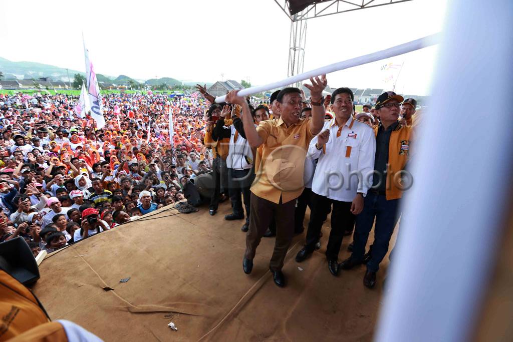 Ribuan warga padati...