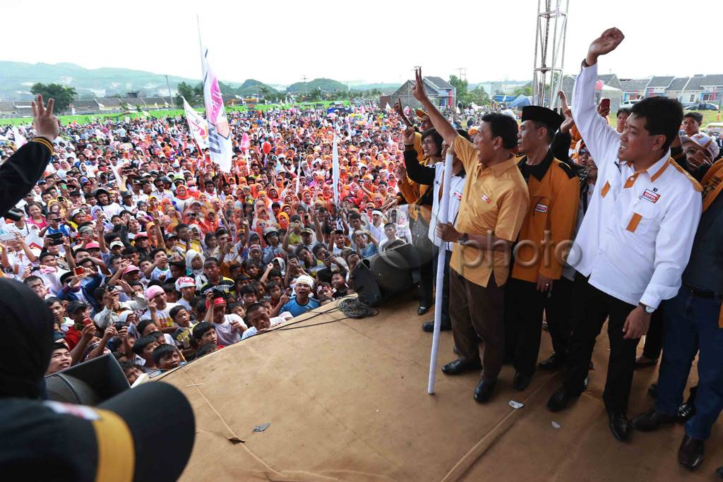 Ribuan warga padati...
