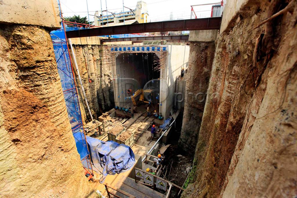 Pembangunan pintu air...