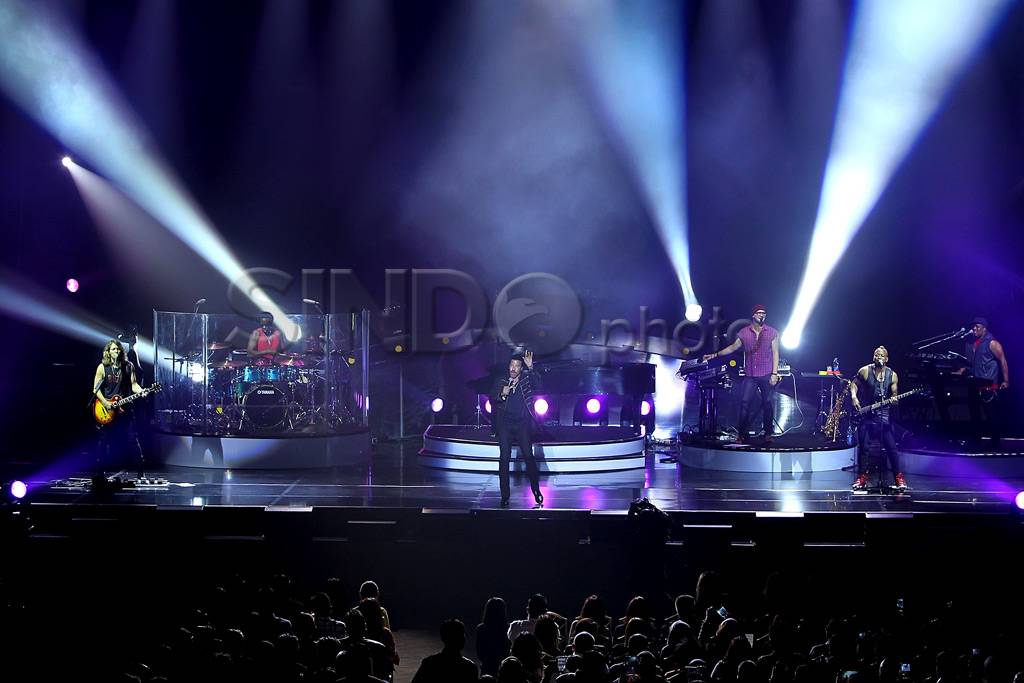 Konser All The Hits...