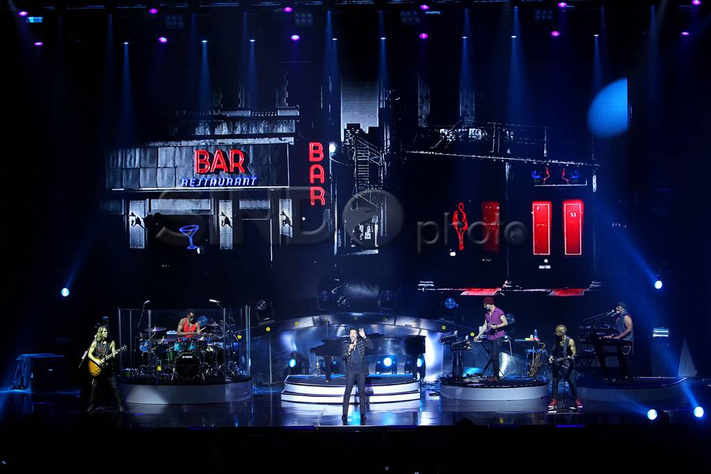 Konser All The Hits...