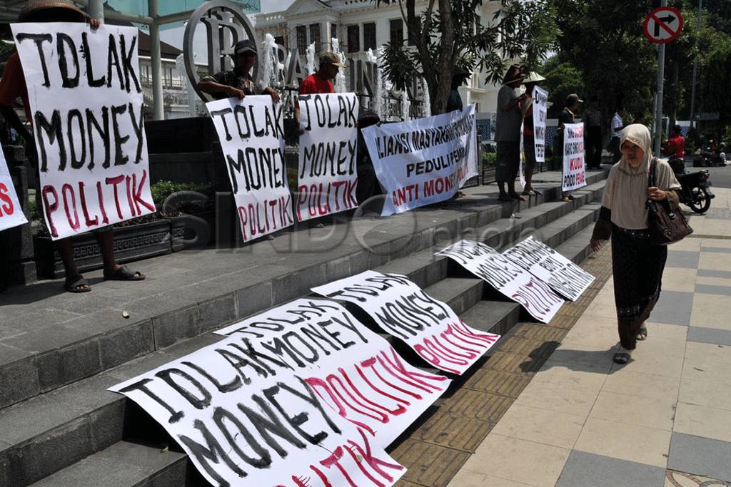 Demo tolak politik uang