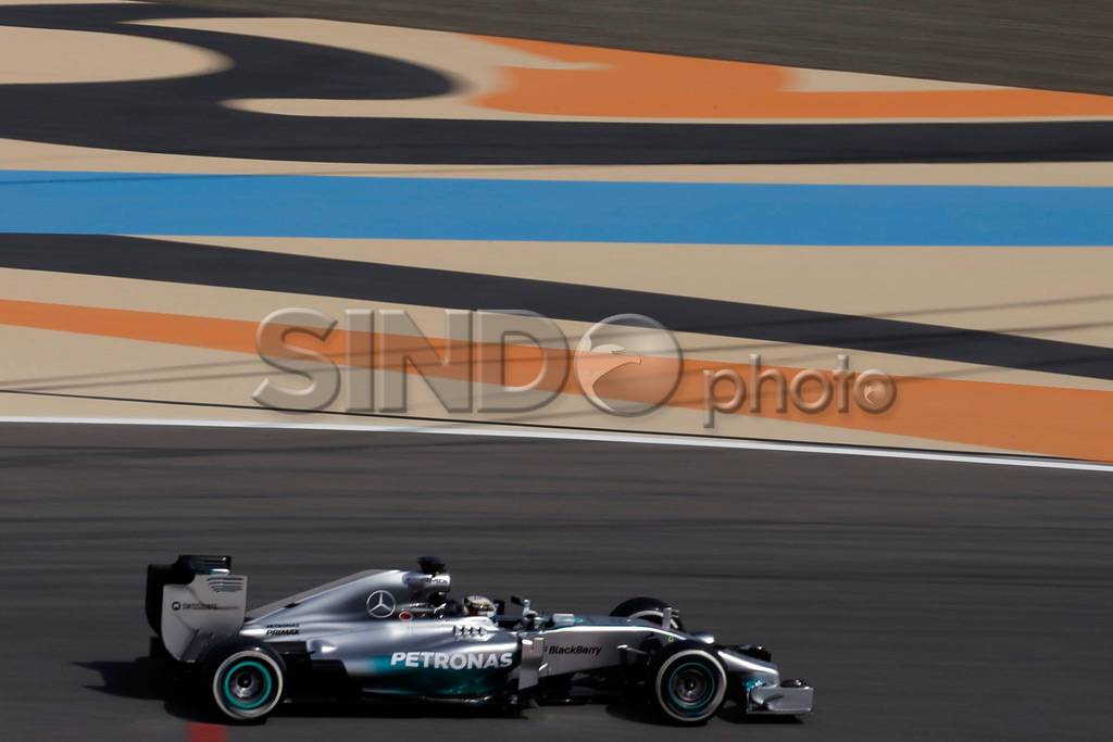 Lewis Hamilton tercepat...