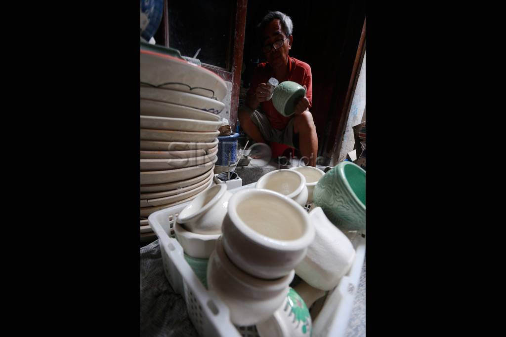 Industri keramik di...