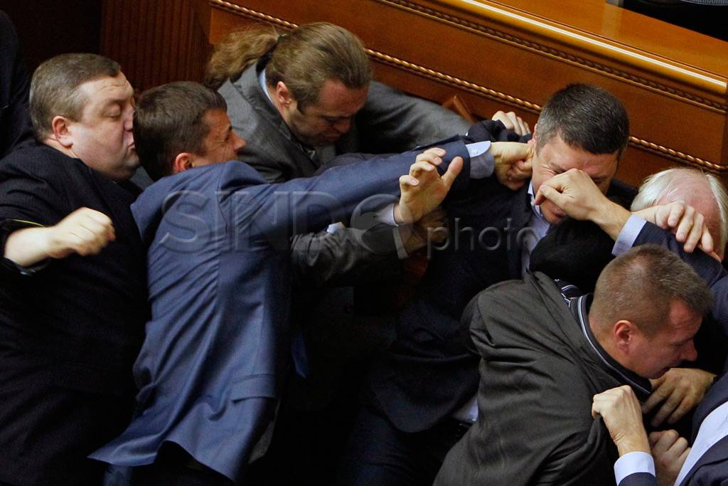 Adu jotos anggota Parlemen...