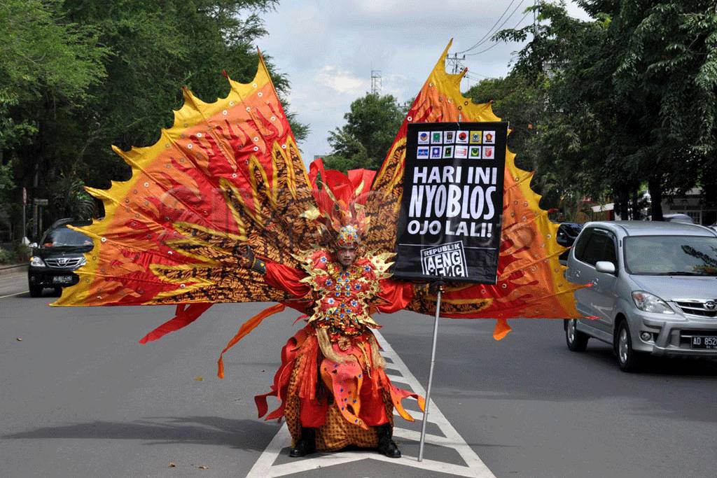 Cara unik ingatkan warga...