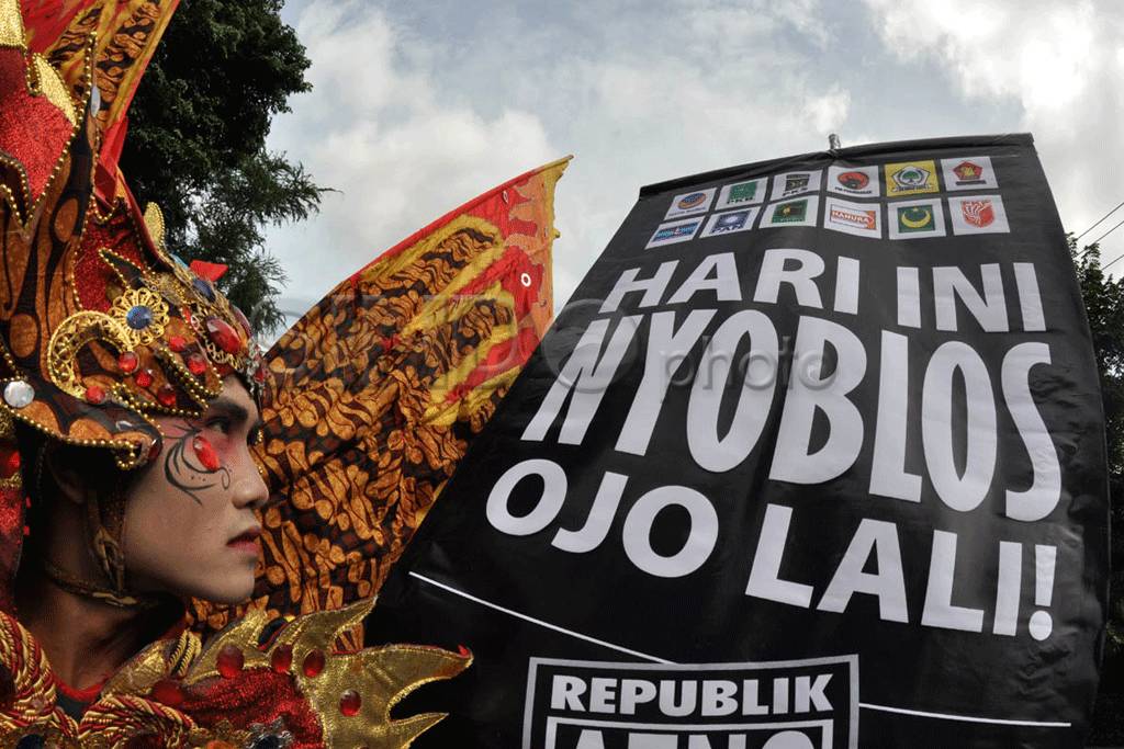 Cara unik ingatkan warga...