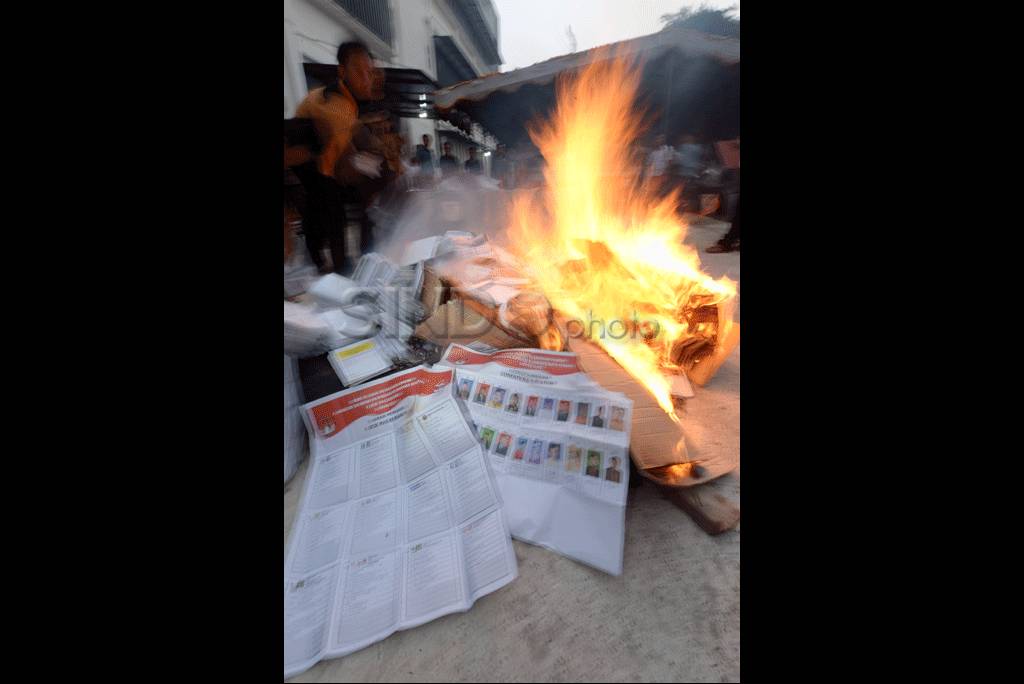 KPU Palembang musnahkan...