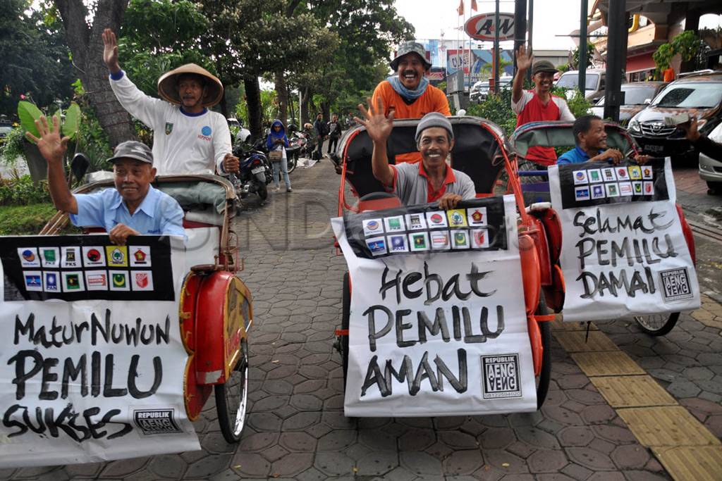 Konvoi becak pemilu...