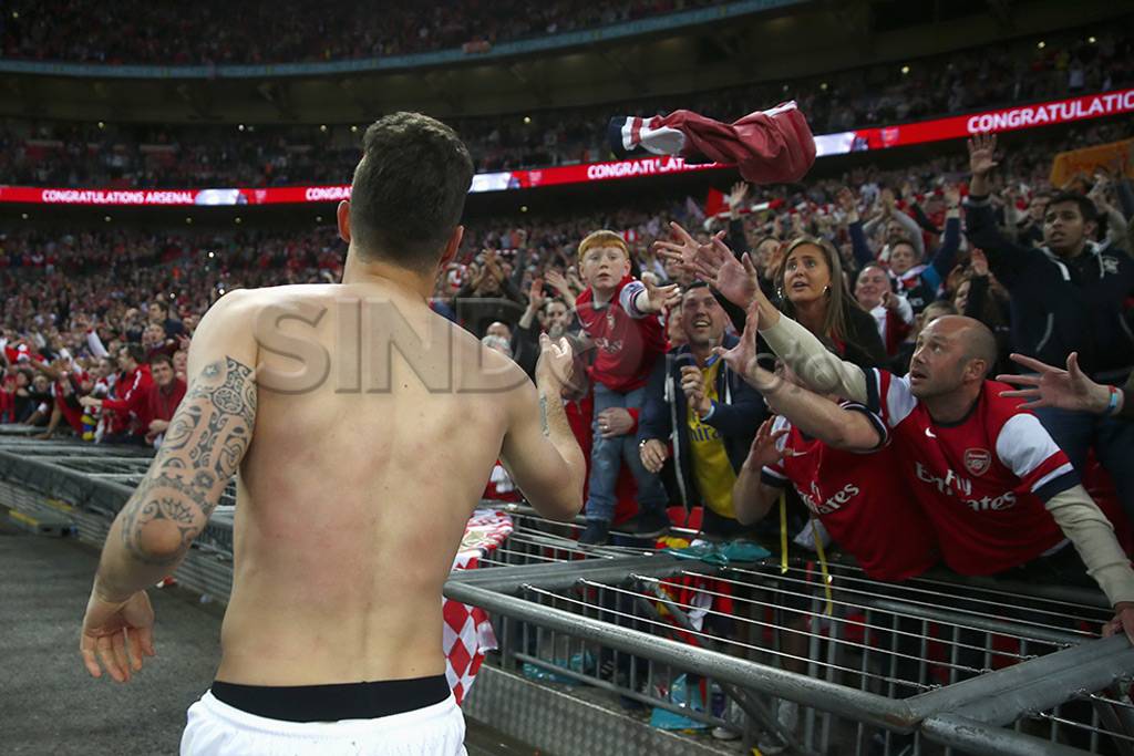 Lewat adu penalti, Arsenal...