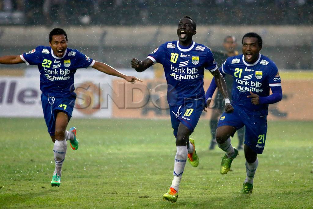 Tundukkan Arema Cronus,...