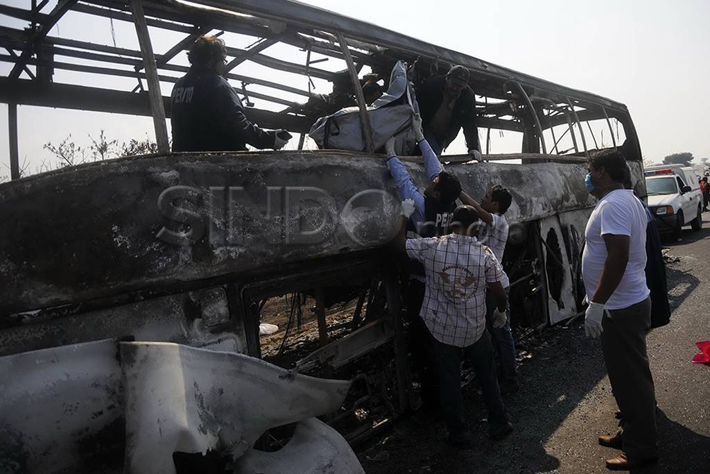 Bus terbakar, 33 tewas...