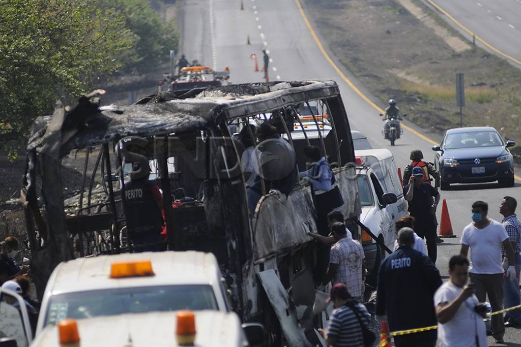 Bus terbakar, 33 tewas...
