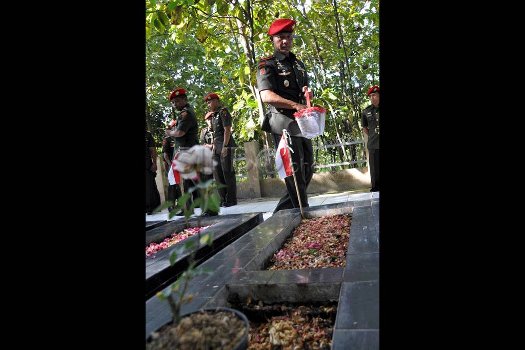 Peringati HUT, prajurit...