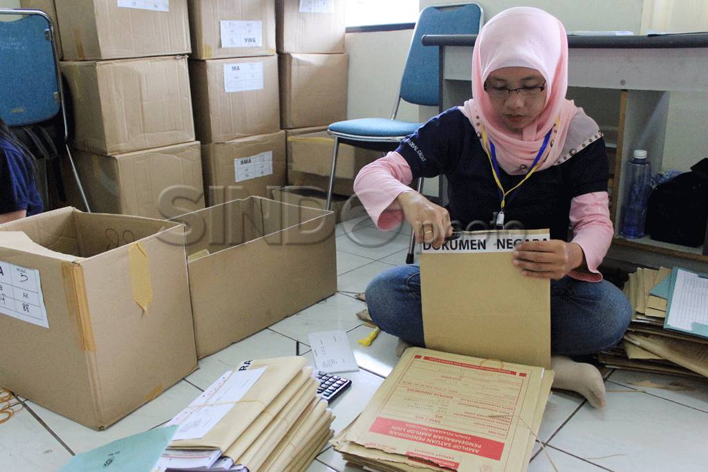Tim pemindai Ujian Nasional...