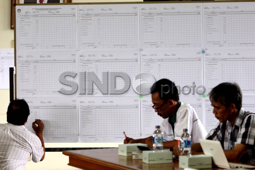 Rekapitulasi surat suara...