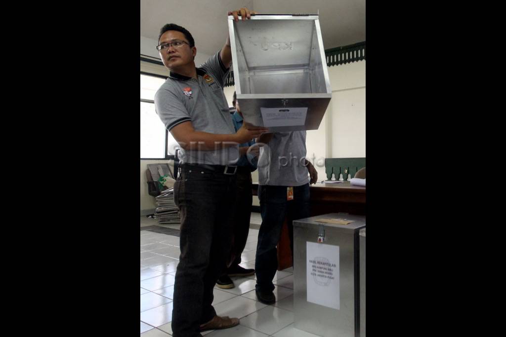 Rekapitulasi surat suara...
