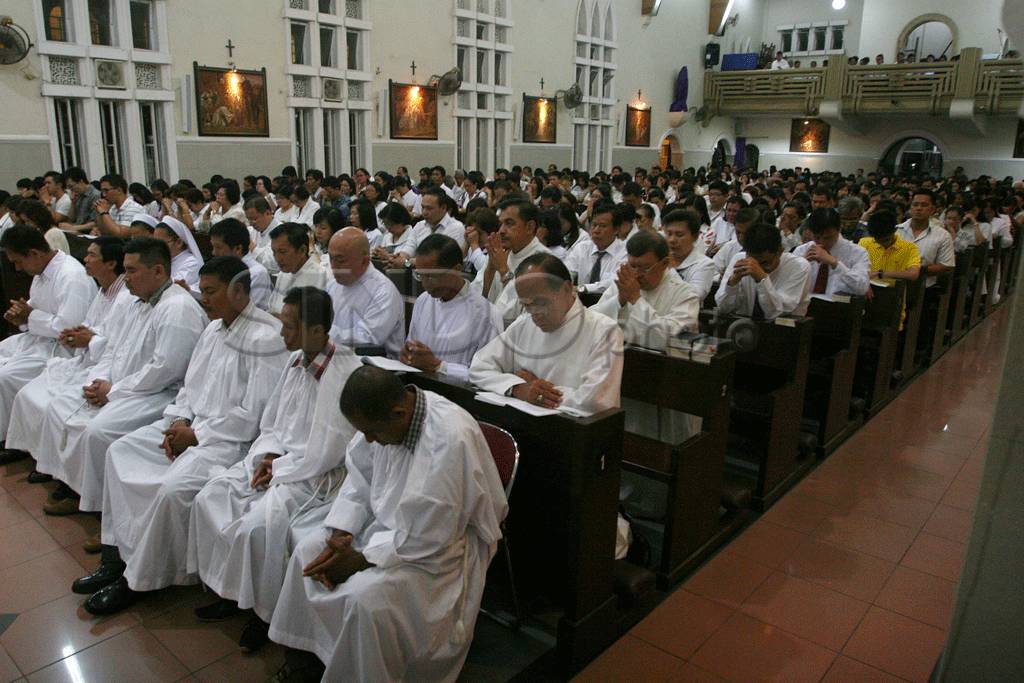 Ribuan jemaat ikuti...