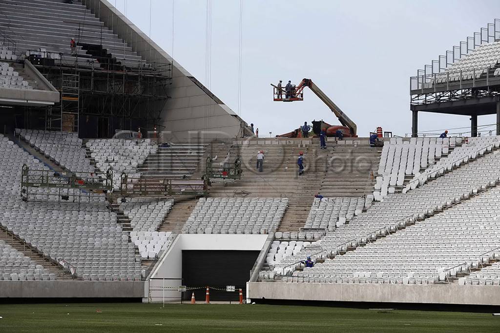 Pembangunan Stadion...