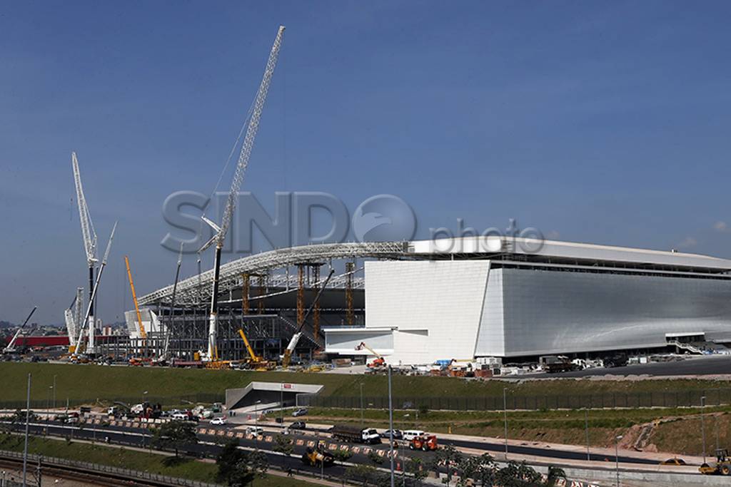 Pembangunan Stadion...