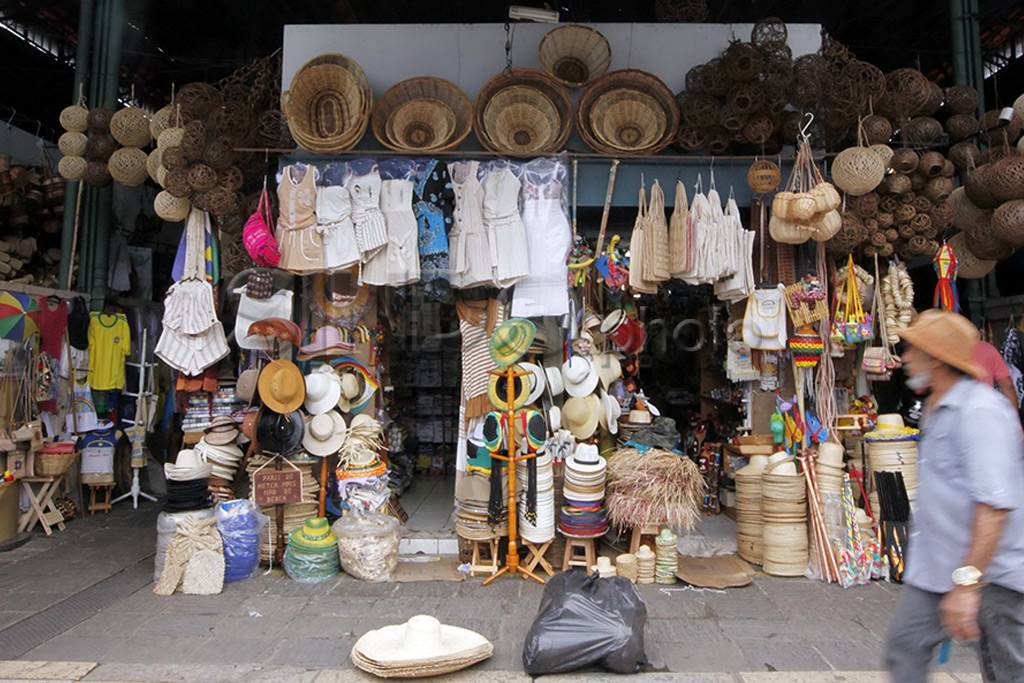 Pusat souvenir di kota...