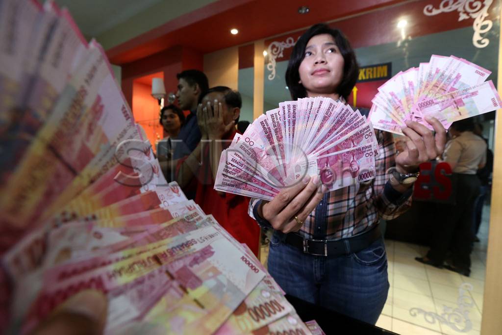 Uang palsu puluhan juta...