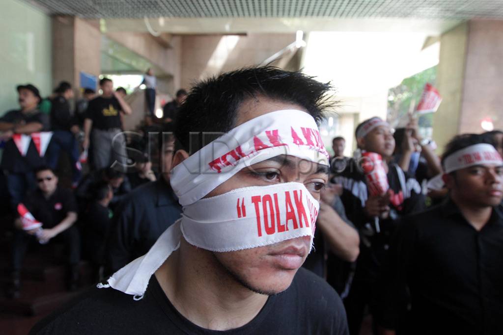 Karyawan BTN demo tolak...