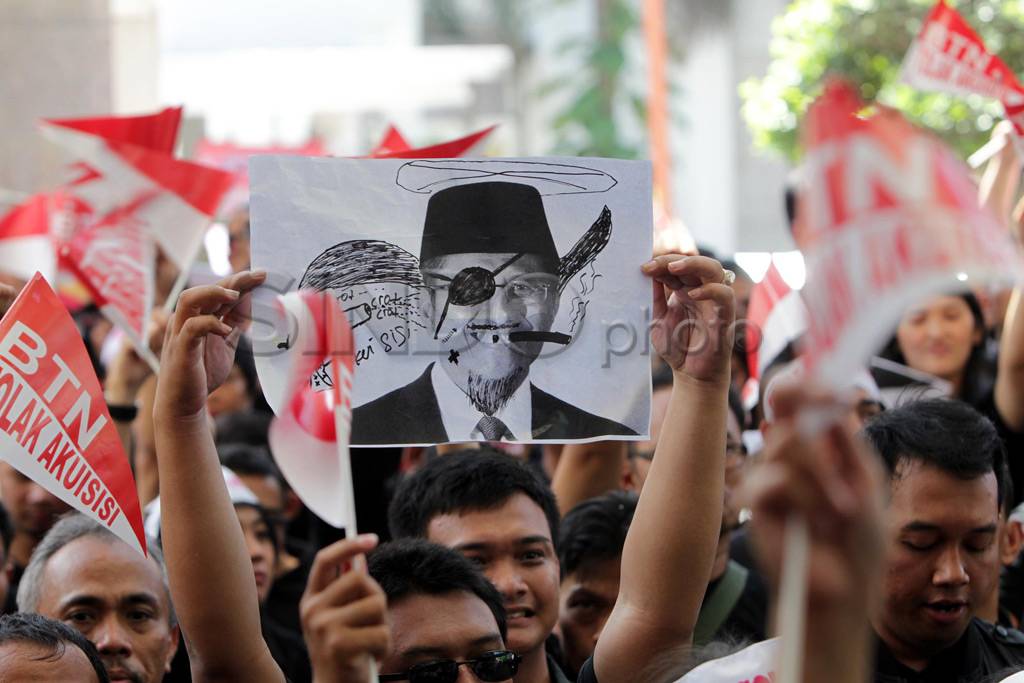Karyawan BTN demo tolak...