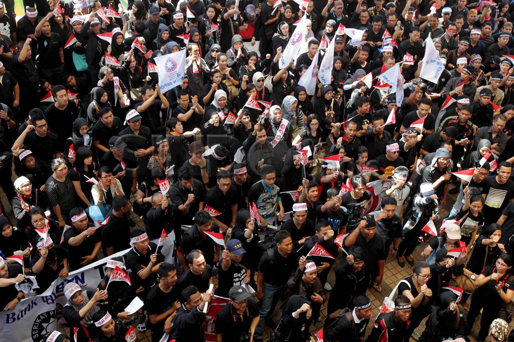 Karyawan BTN demo tolak...