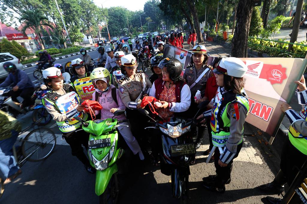 Peringati Hari Kartini,...