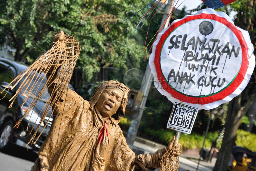 Manusia lumpur peringati...