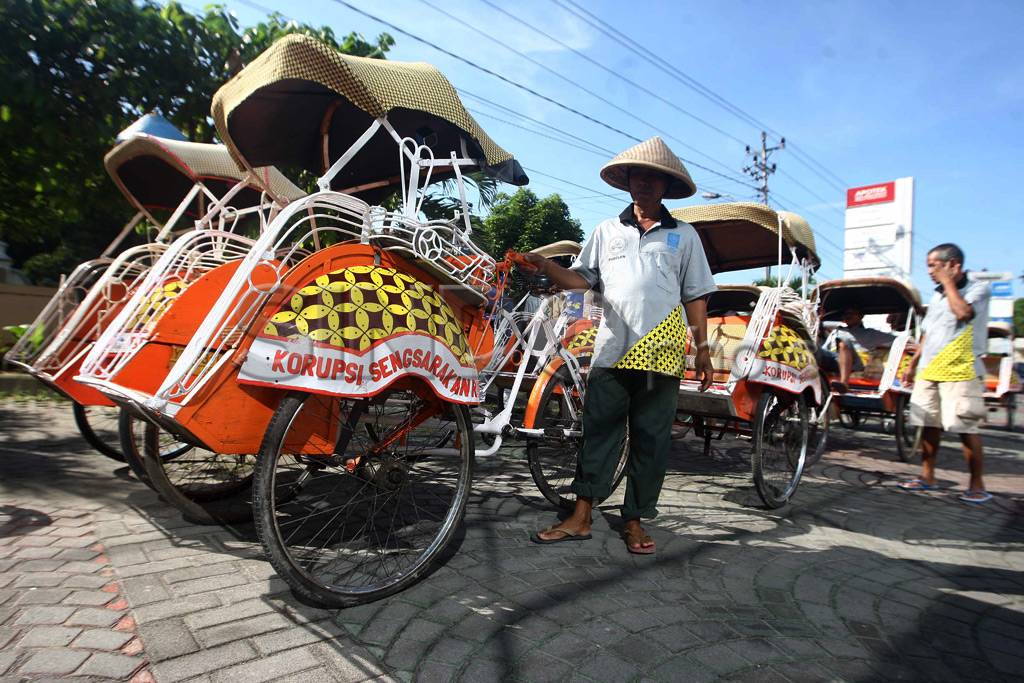 Naik becak anti korupsi...