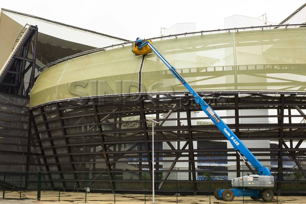 Pembangunan Stadion...