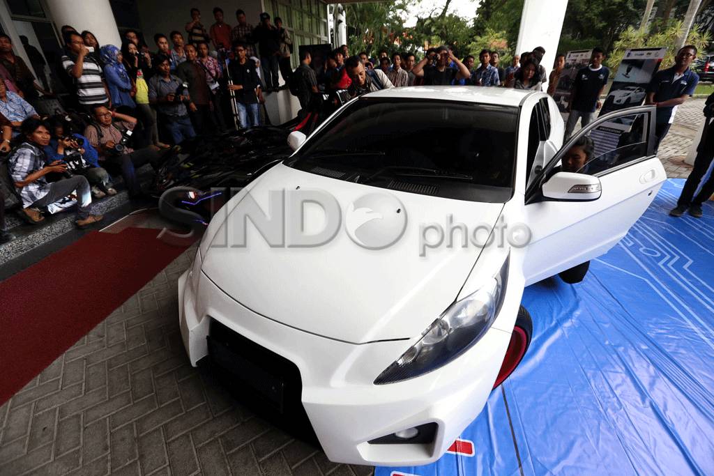 Mobil listrik buatan...