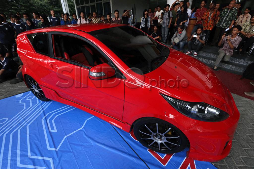 Mobil listrik buatan...