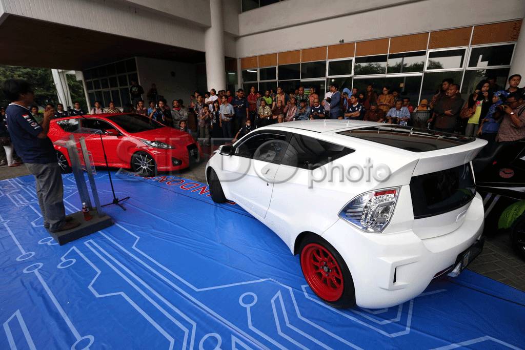 Mobil listrik buatan...