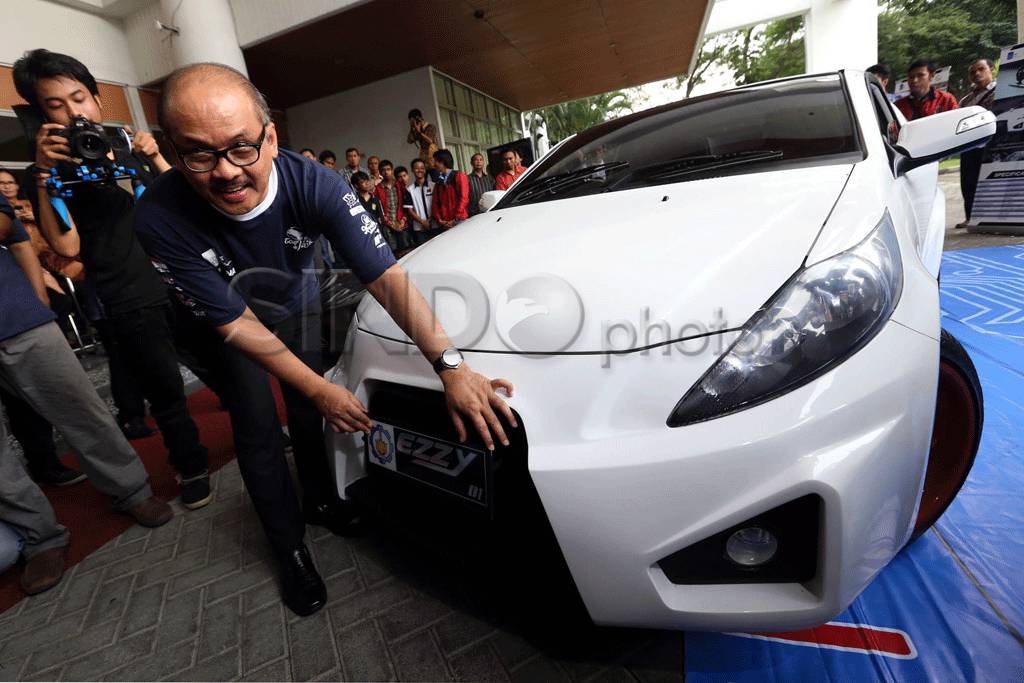 Mobil listrik buatan...