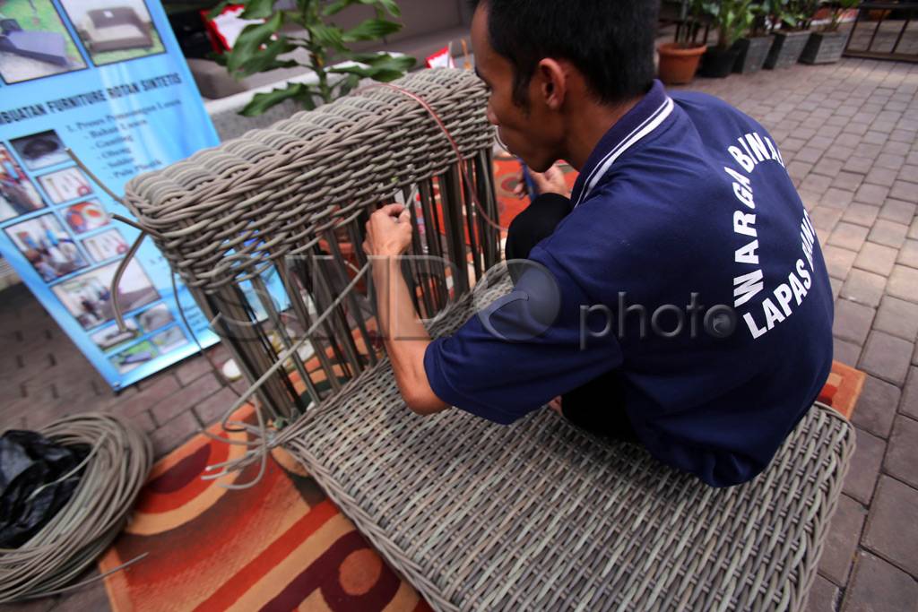 Furnitur karya warga...