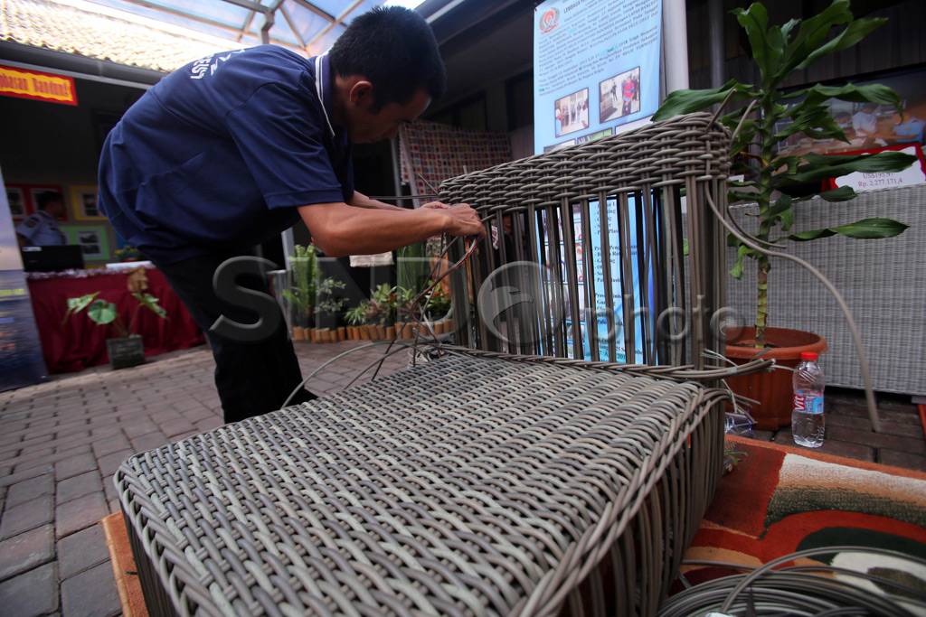 Furnitur karya warga...