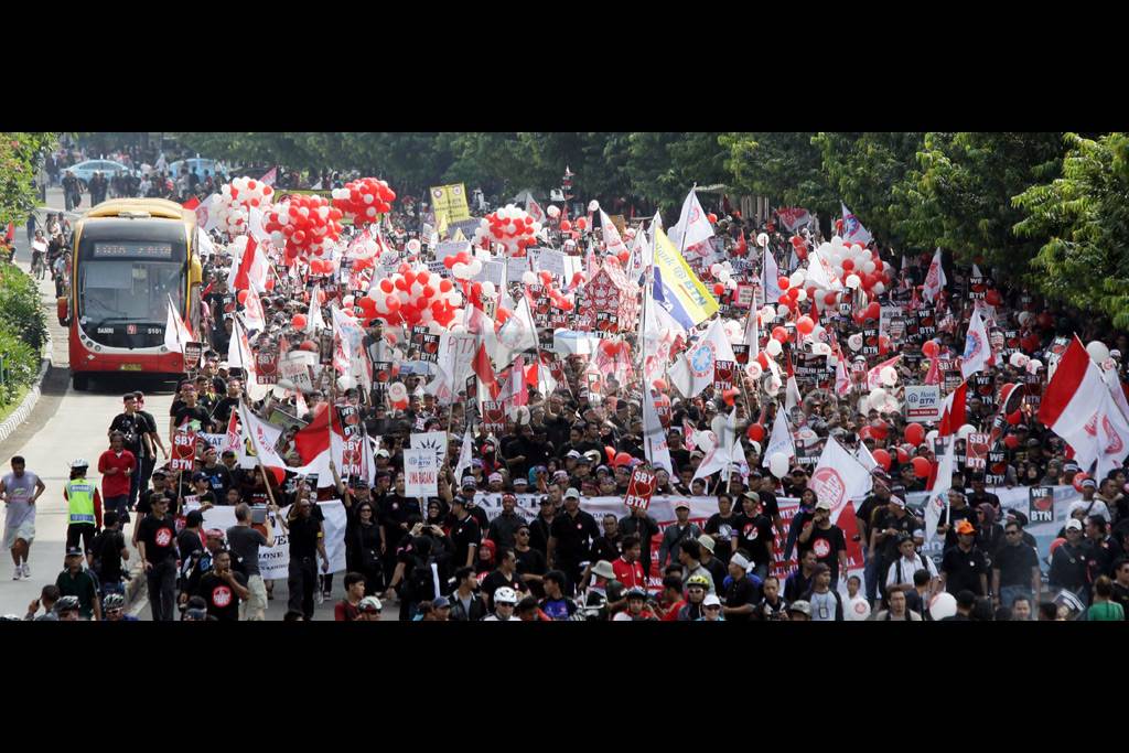 Ribuan karyawan Bank...