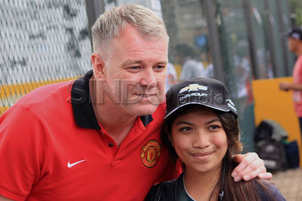 Mantan bek MU Garry...