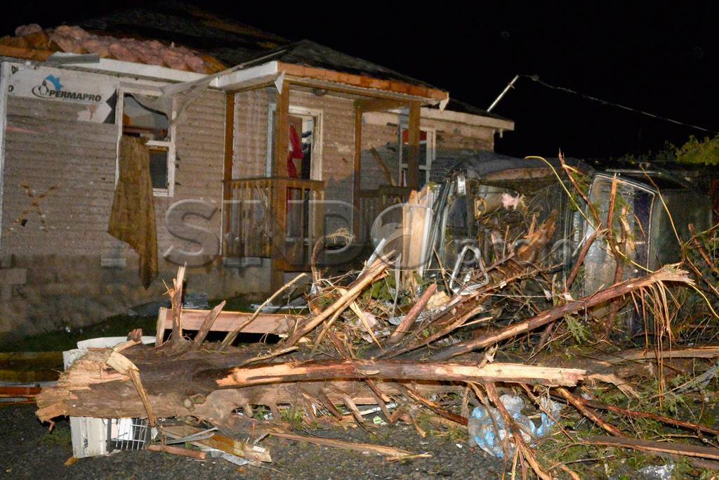 Tornado porak-porandakan...