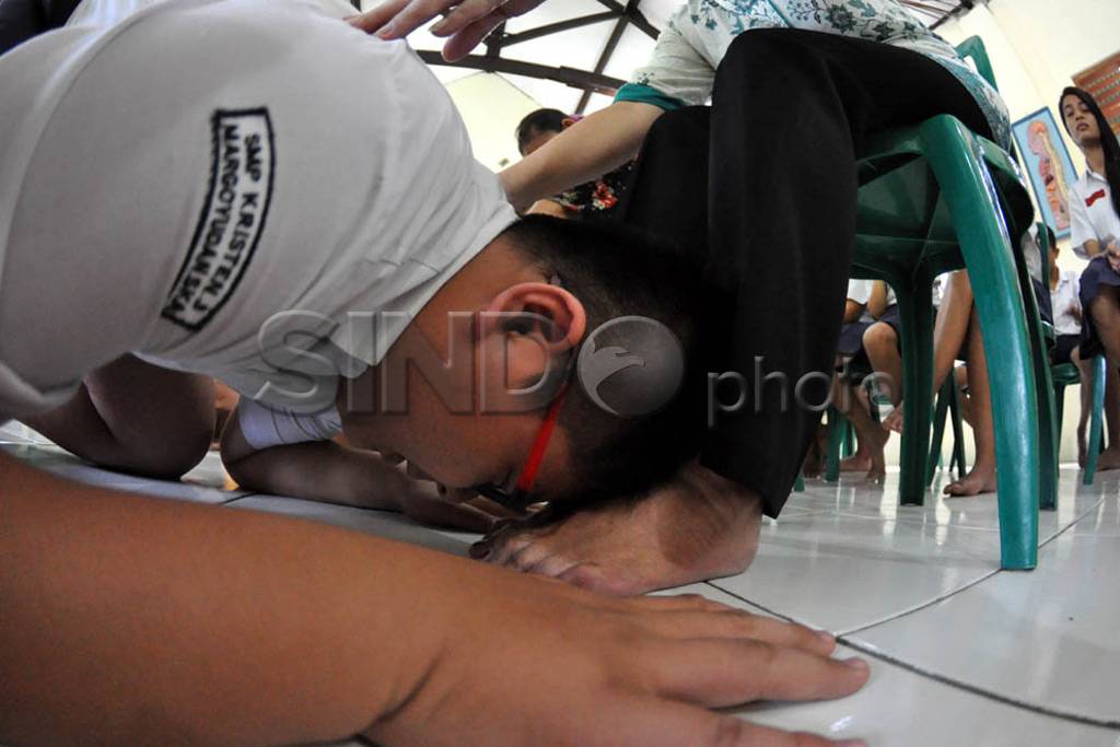 Basuh kaki jelang UN